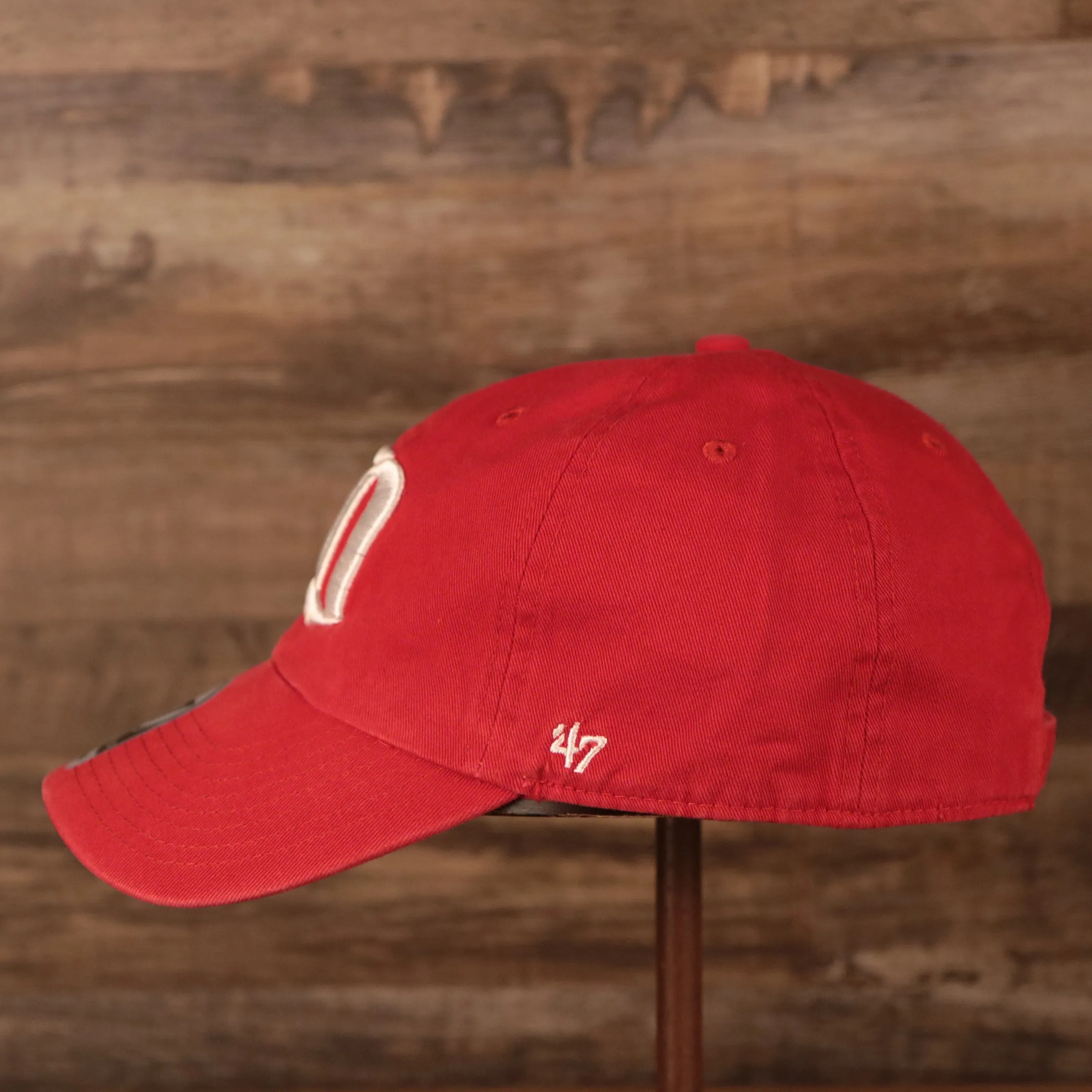 47 BRAND | DETROIT RED WINGS | GOTHIC D PATCH FRONT | CLEAN UP | DAD HAT | RED | OSFM