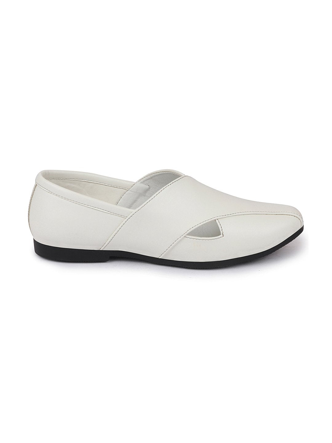 Men Ethnic White Criss Cross Slip On Juttis and Mojaris