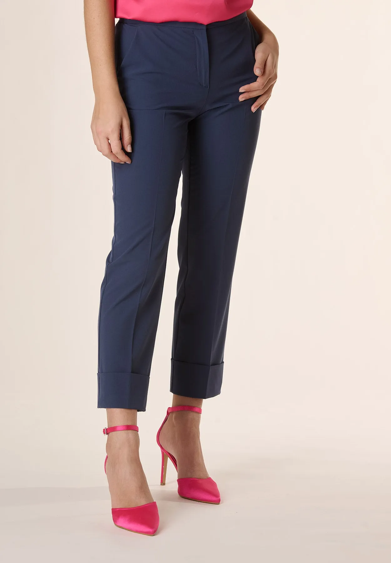 Pantalone blu con risvolto